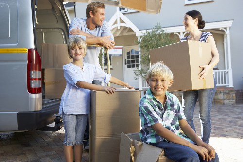 Different cardboard box types for packing in Watford